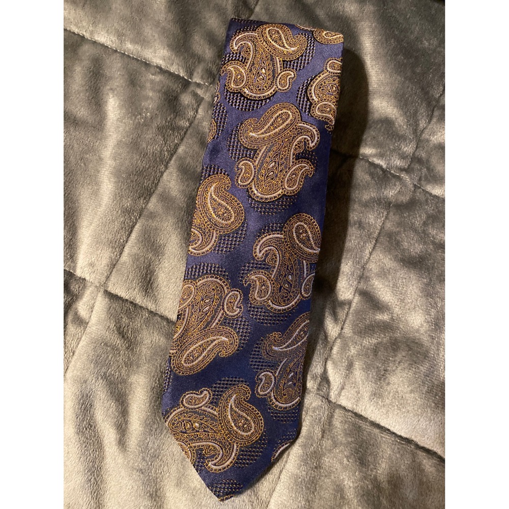 Dion 1967 Mens Silk Tie Navy Gold Paisley Italian Silk Hand Crafted Canada
0219